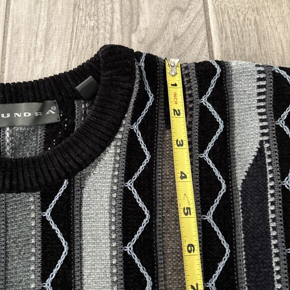 VTG Tundra Canada Mens 3D Knit Textured Sweater Size S Black Gray Retro Flaw* - Picture 10 of 14